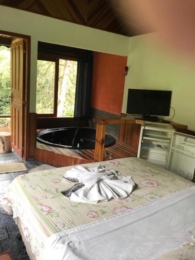 Agua Cristalina Lodge *